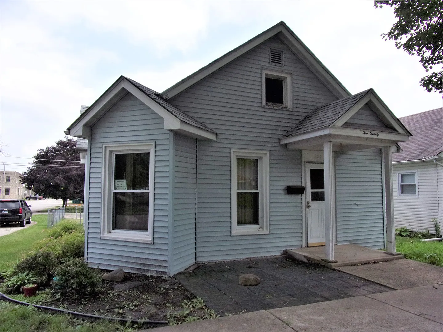 220 Pleasant St photo 1