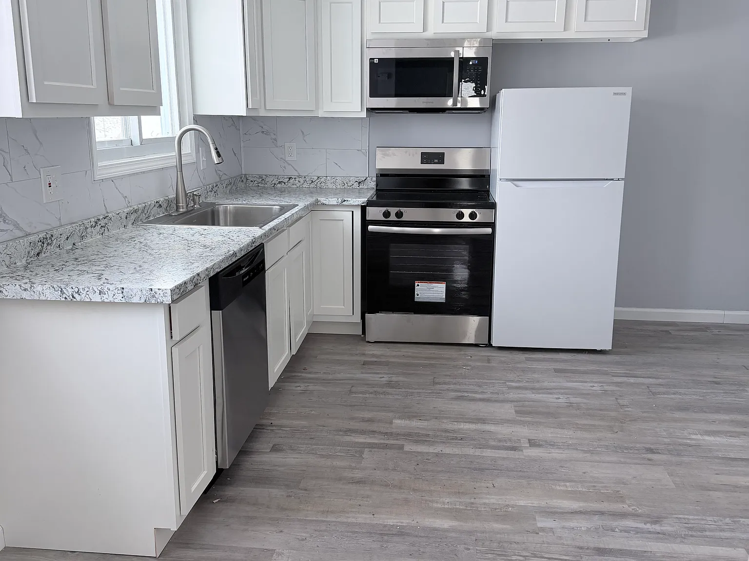 3 bed, 1.5 bath, 1200 sqft, $2,050 — Photo 3