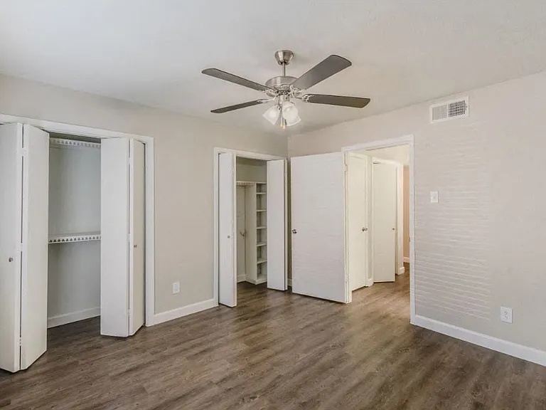 Shenandoah Apartments — Photo 7