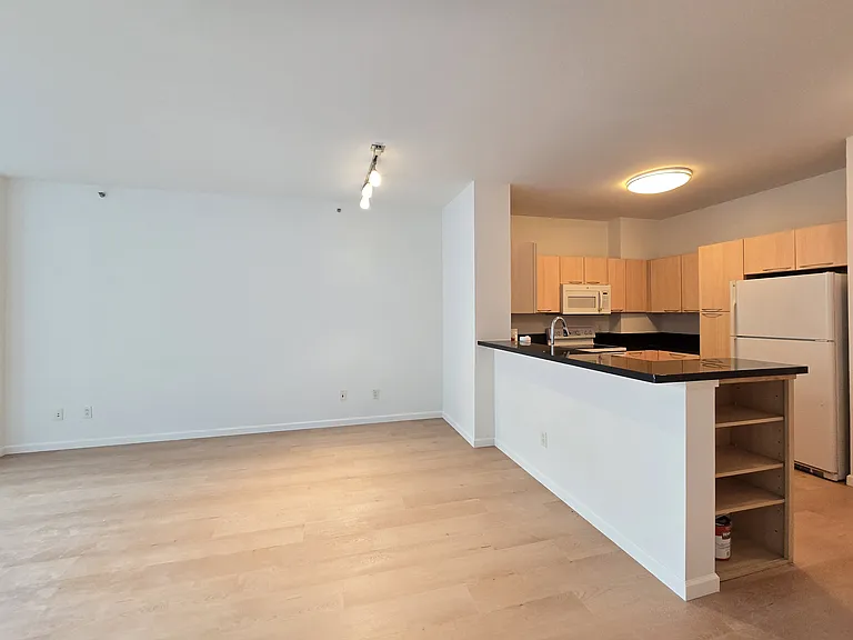 1 Lakeside Dr #211 — Photo 10