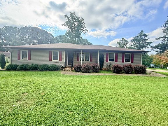 2nd image of 107 Stonebrook Dr