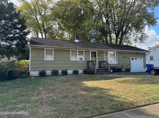 975 Raleigh Dr, Toms River, NJ 08753