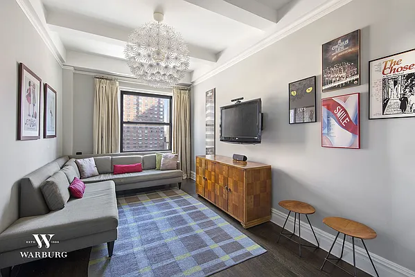 Sold by Warburg | media 4