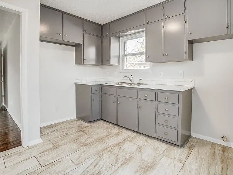 3604 E 61st St — Photo 7
