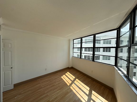 3rd image of 825 Brickell Bay Dr APT 1941