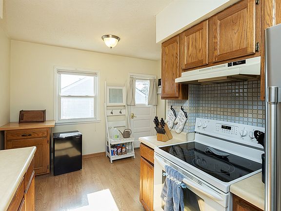 5th image of 605 11th St