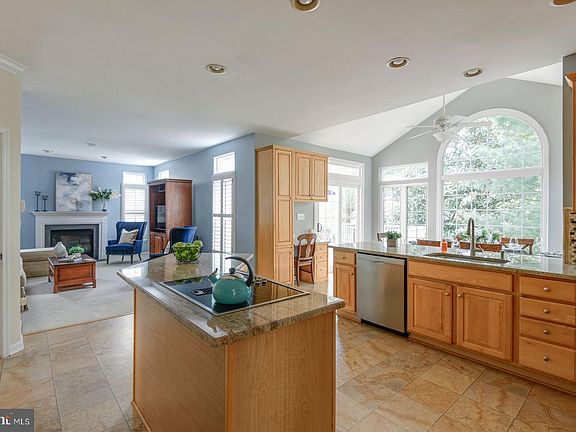 5th image of 21 Big Woods Dr