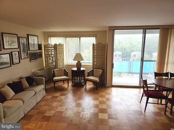 4th image of 10201 Grosvenor Pl APT 1122