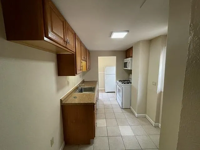 2227 Lehigh St — Photo 4