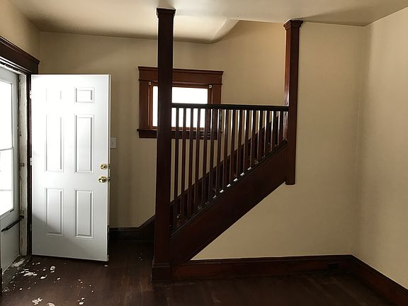 3rd image of 8909 Jeffries Ave