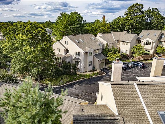 2nd image of 42 Greythorne Woods Cir