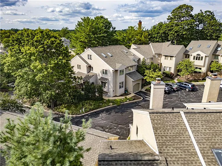 42 Greythorne Woods Cir — Photo 2
