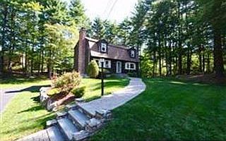 1st image of 7 Horseshoe Dr