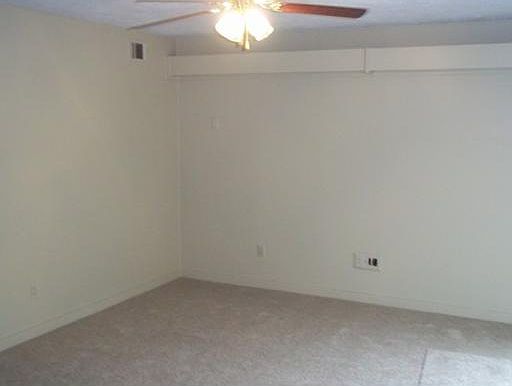 5th image of 2501 Holiday Dr