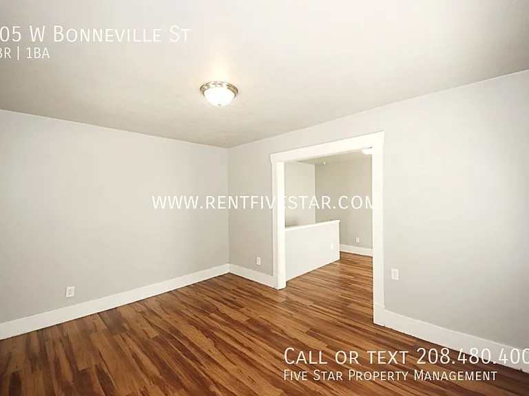705 W Bonneville St — Photo 2