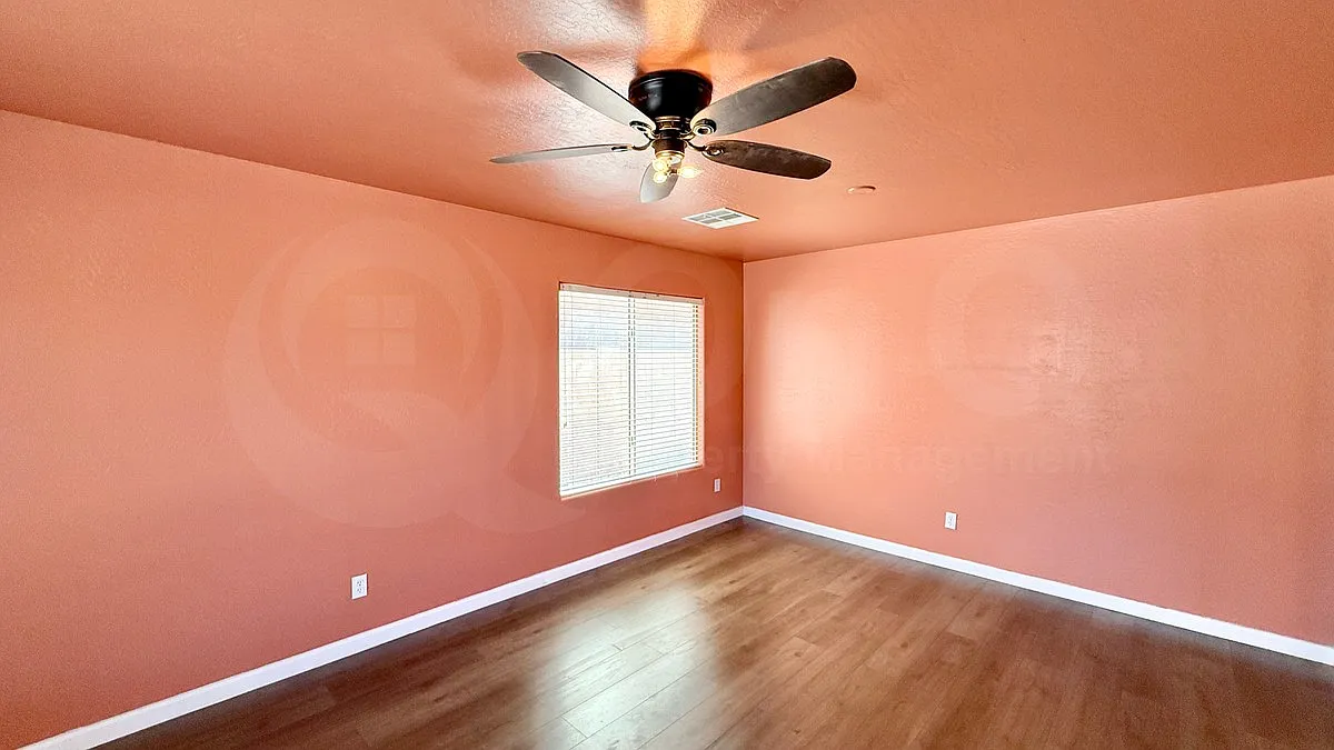 3 bed, 2.5 bath, 2059 sqft, $2,400 — Photo 3