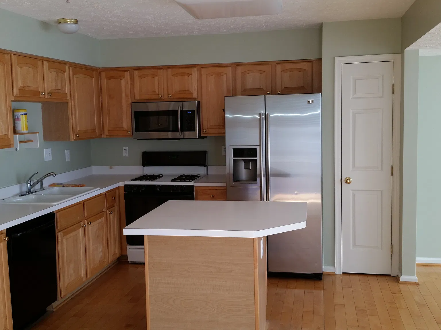 Spacious 3 bedroom townhome. — Photo 4