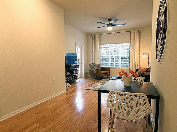 5th image of 200 4th Ave S #117