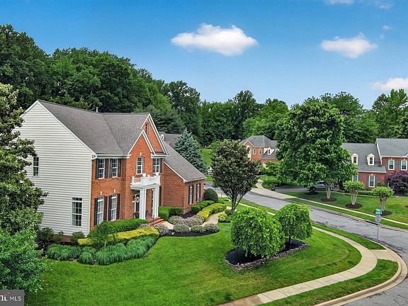 4th image of 9 Sewall Ct