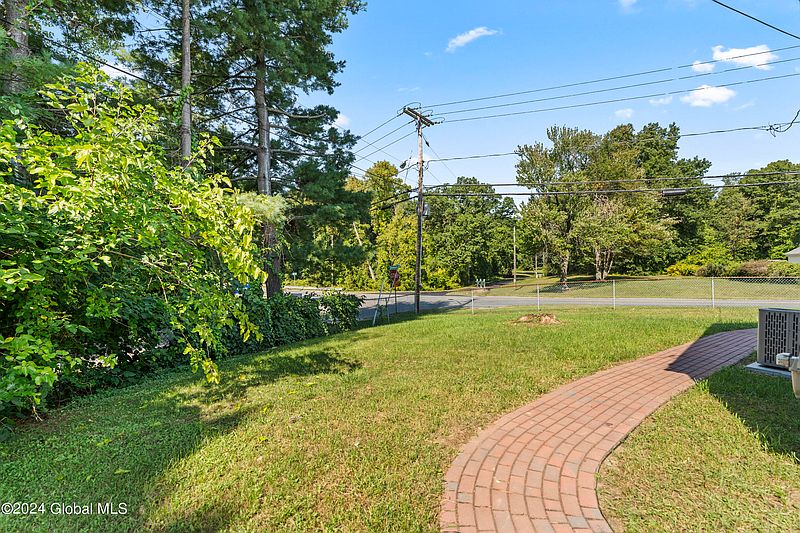 5th image of 100 Lincoln Avenue