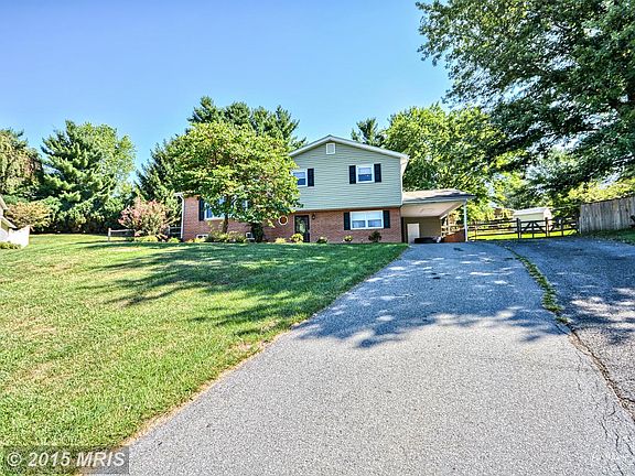 3rd image of 7305 Aspen Ct