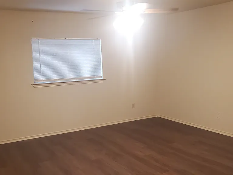 9726 Green Plain Dr — Photo 7