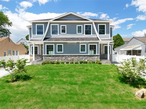 37 Corchaug Ave #B, Pt Washington, NY 11050
