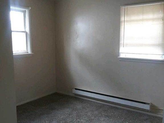 3rd image of 420 Walnut St APT 4