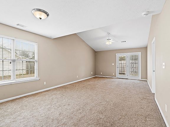 3rd image of 104 Shamrock Dr