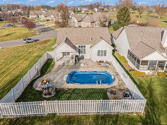 2nd image of 3949 Doral Ln