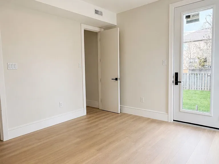 43 Elmwood Ave N #1 — Photo 13