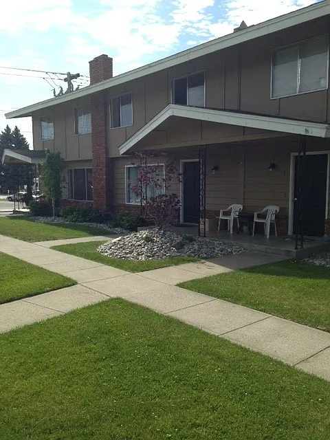 Ashland Court — Photo 1