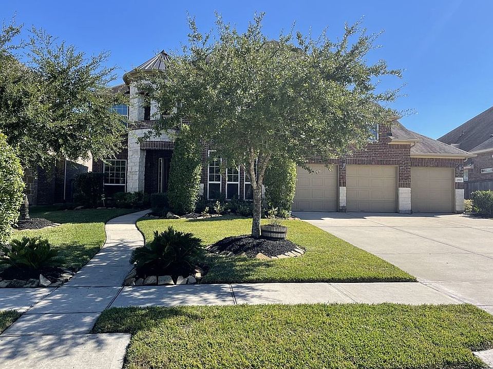 2nd image of 25815 Oakwood Knoll Dr
