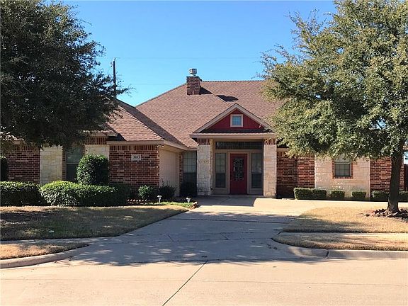 2nd image of 3033 Coventry Ln