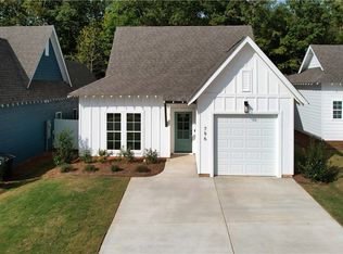 1060 Woodland Cir, Opelika, AL 36801