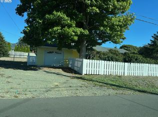 204 Alder St, Brookings, OR 97415