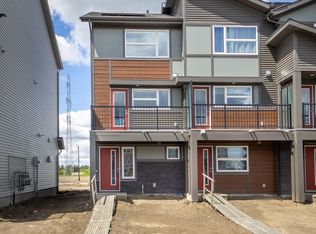 17226 4th St NW, Edmonton, AB T6T2V4