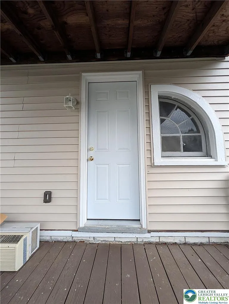 1 bed, 301 sqft, $1,100 — Photo 3