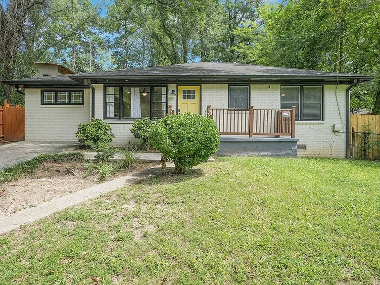 1090 Indale Pl SW — Photo 3