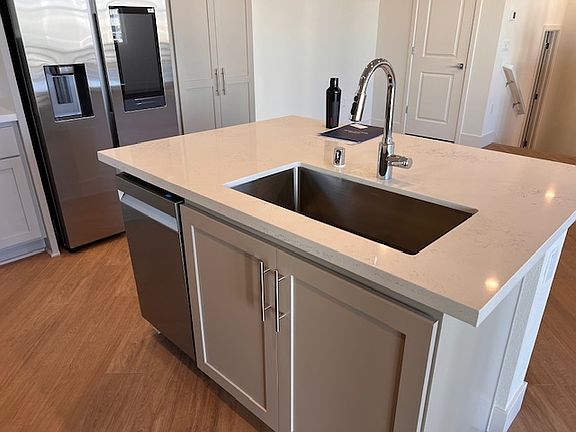 4th image of 6150 Raven Ave