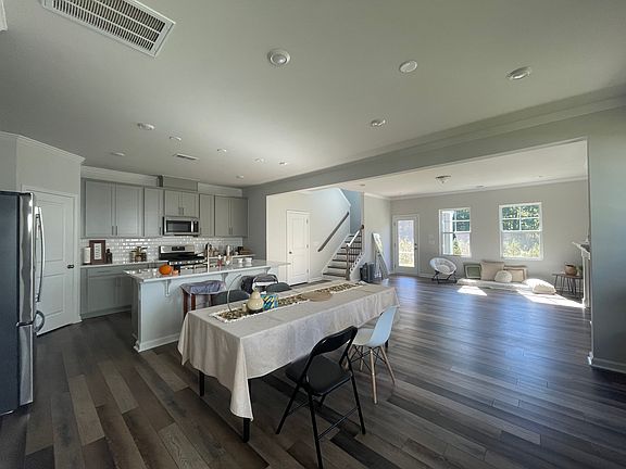 3rd image of 5832 Woodlawn Dr