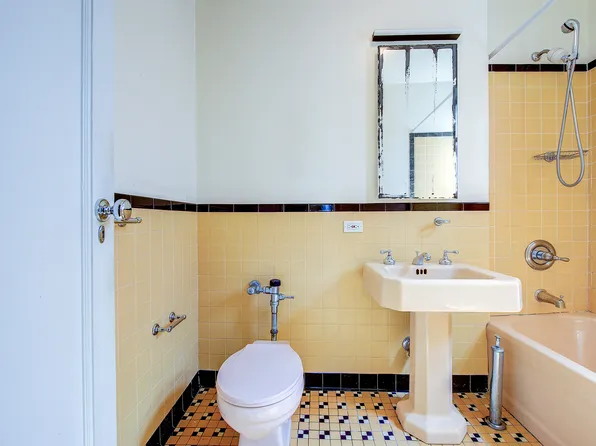 117-01 Park Lane South image 23 of 34