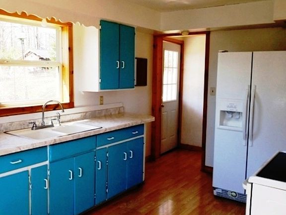 5th image of 905 W Division St