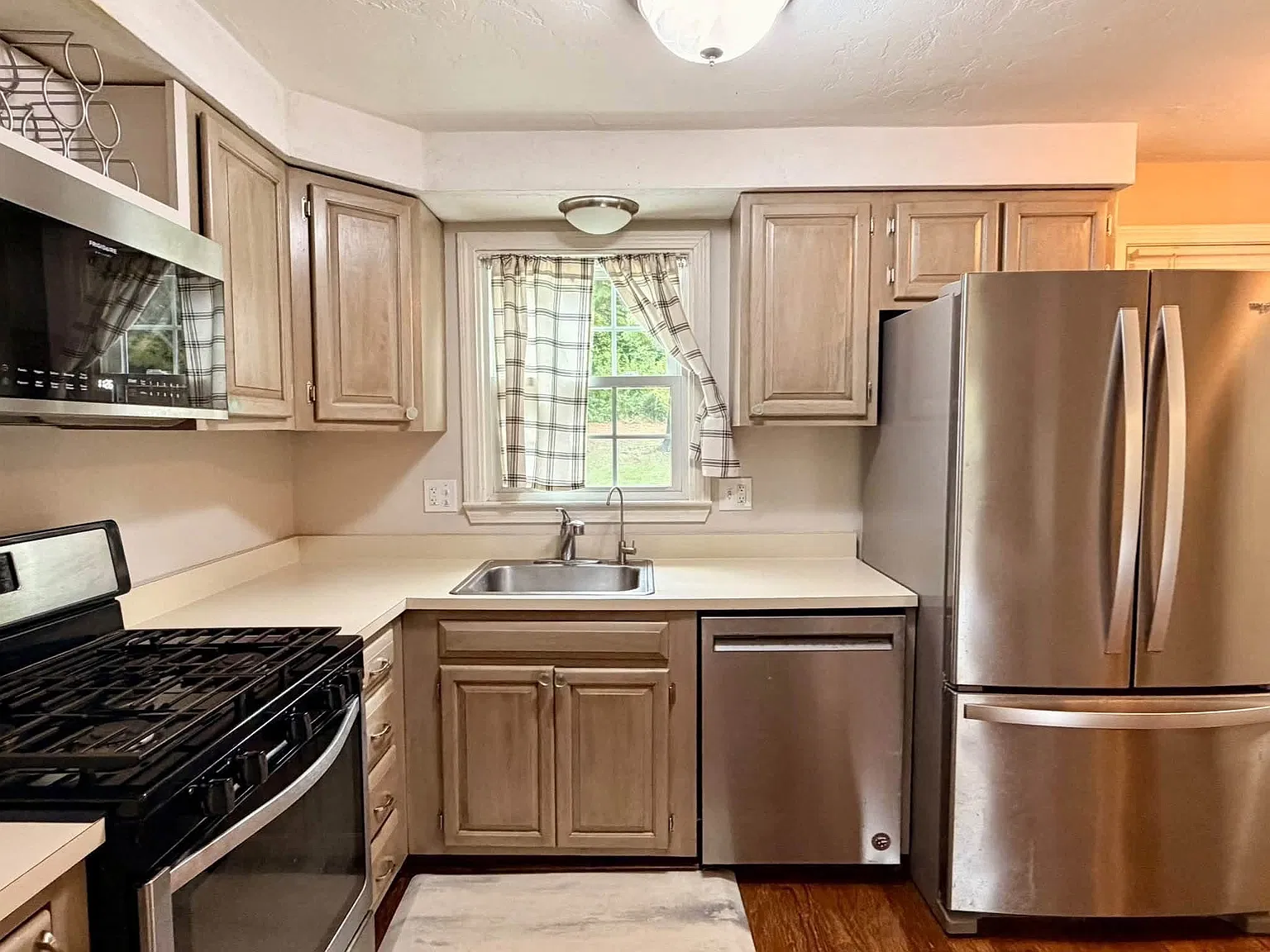 2 bed, 1.5 bath, 1382 sqft, $3,000 — Photo 3