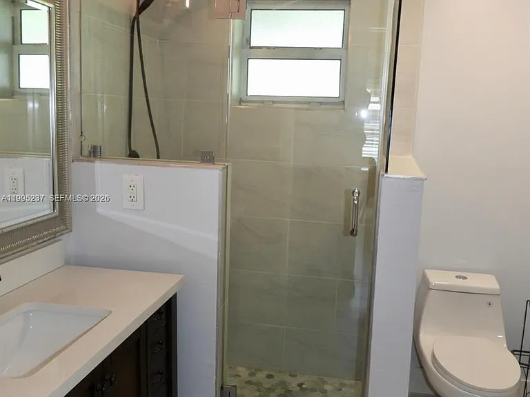 715 Hollywood Blvd — Photo 16