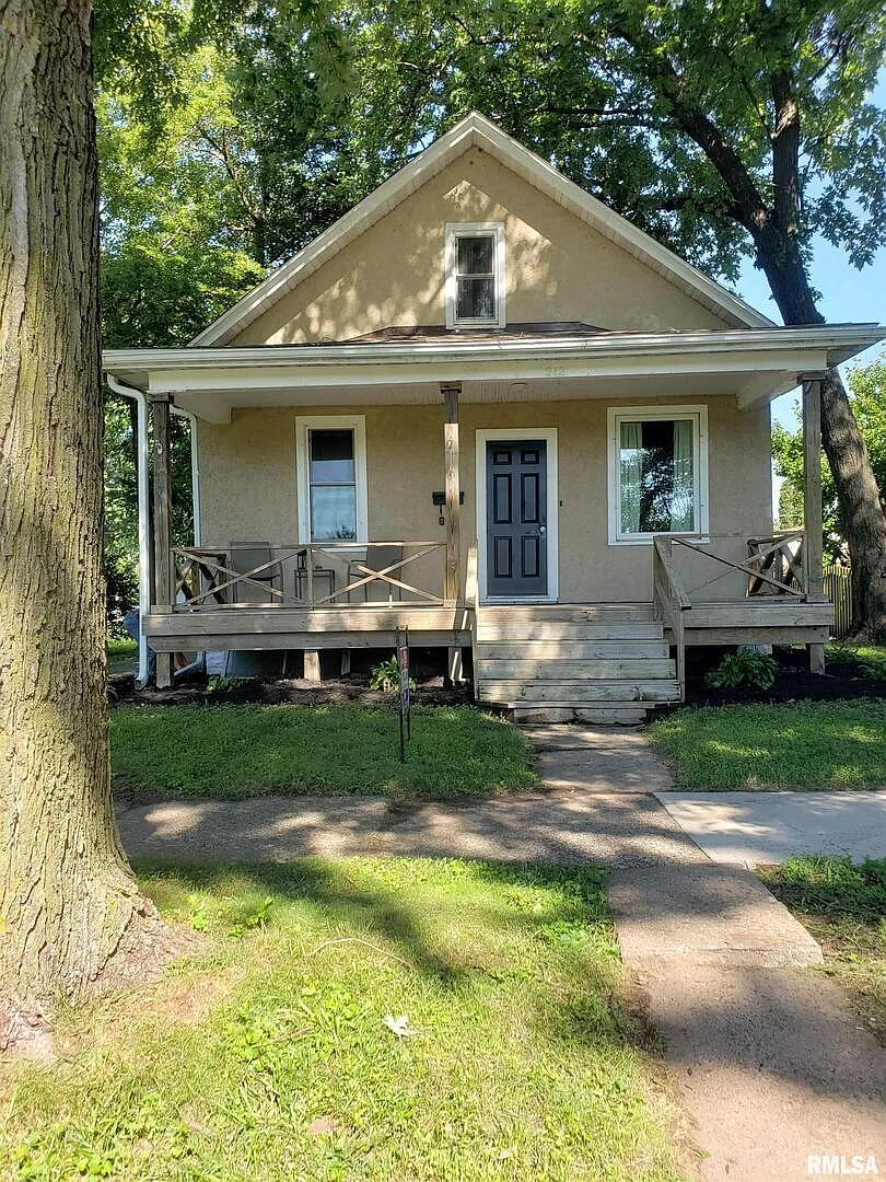 212 44th St photo 1