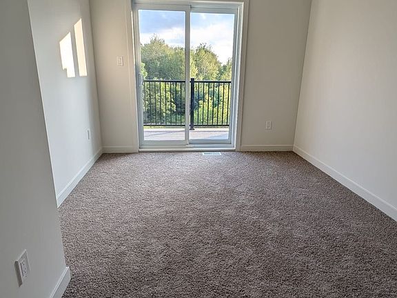 3rd image of 824 Woolwich St #124