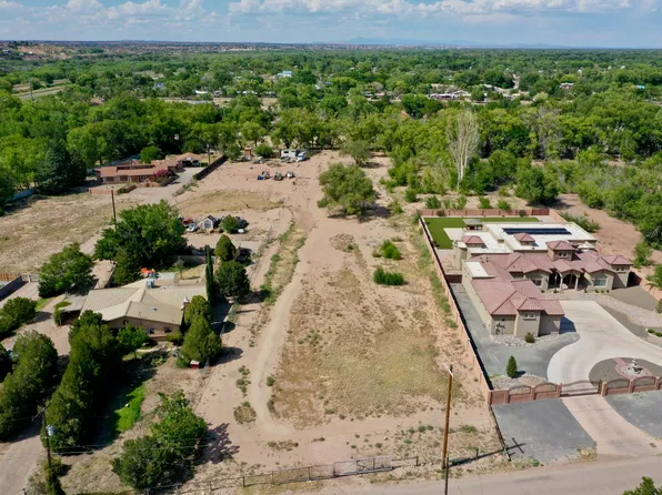 3227 Duranes Rd NW, Albuquerque, NM 87104