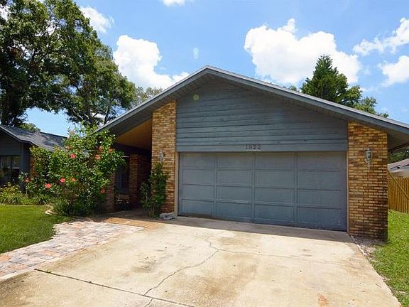 3rd image of 1922 Forest View Dr