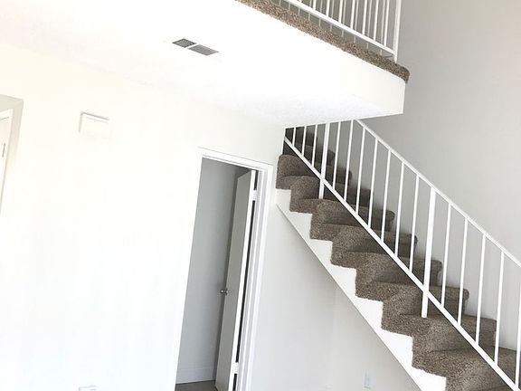 5th image of 1340 Hillandale Ave #1